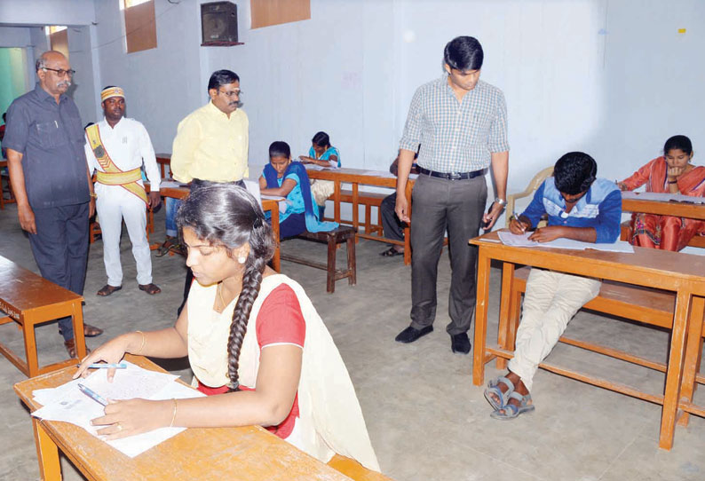 டி.என்.பி.எஸ்.சி. குரூப்-2 தேர்வு: மாவட்டம் முழுவதும் 11 ஆயிரத்து 752 பேர் எழுதினர்
