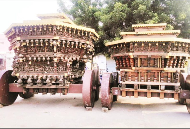 சோபனபுரம் பூஞ்சோலை அம்மன் கோவிலில் 2 தேர்களுக்கு புதிய சக்கரங்கள் பொருத்தப்பட்டன