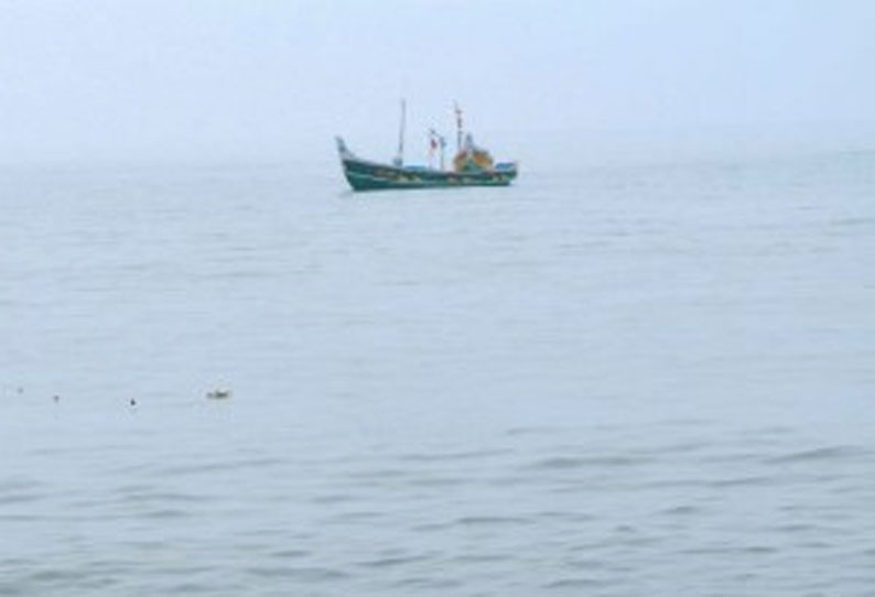 லட்சத்தீவு அருகே ஆழ்கடலில் தவித்த குமரி மீனவர்கள் உள்பட 13 பேர் மீட்பு