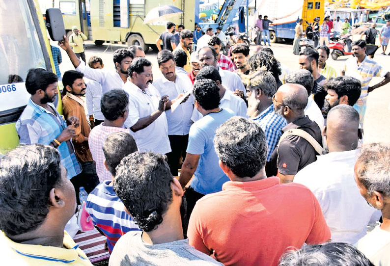 காசிமேடு மீன்பிடி துறைமுகத்தில் சினிமா படப்பிடிப்பு நடத்த மீனவர்கள் எதிர்ப்பு