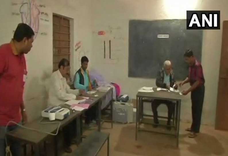 சத்தீஷ்கரில் 2-வது கட்ட தேர்தல்- 72 தொகுதிகளில் வாக்குப்பதிவு துவங்கியது