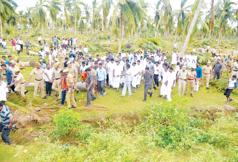 தஞ்சை மாவட்டத்தில் புயலால் பாதிக்கப்பட்ட இடங்களை அமைச்சர்கள் பார்வையிட்டனர்