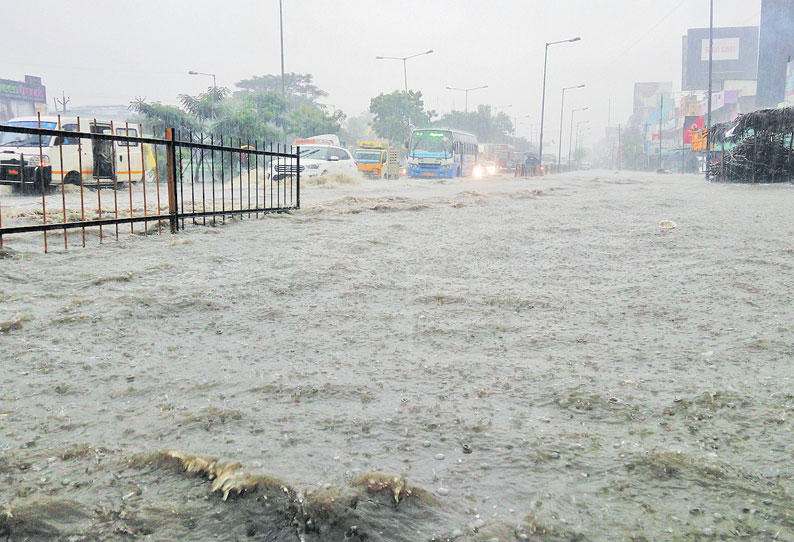 சிங்கபெருமாள் கோவிலில் பலத்தமழை