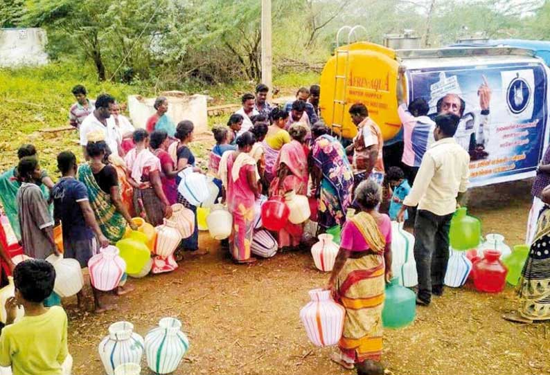 புயலால் பாதிக்கப்பட்ட பகுதிகளில் பொதுமக்களுக்கு சுத்திகரிக்கப்பட்ட குடிநீர்