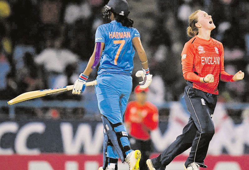 பெண்கள் 20 ஓவர் உலக கோப்பை கிரிக்கெட்: இங்கிலாந்து அணியிடம் தோல்வி கண்டு இந்தியா வெளியேறியது