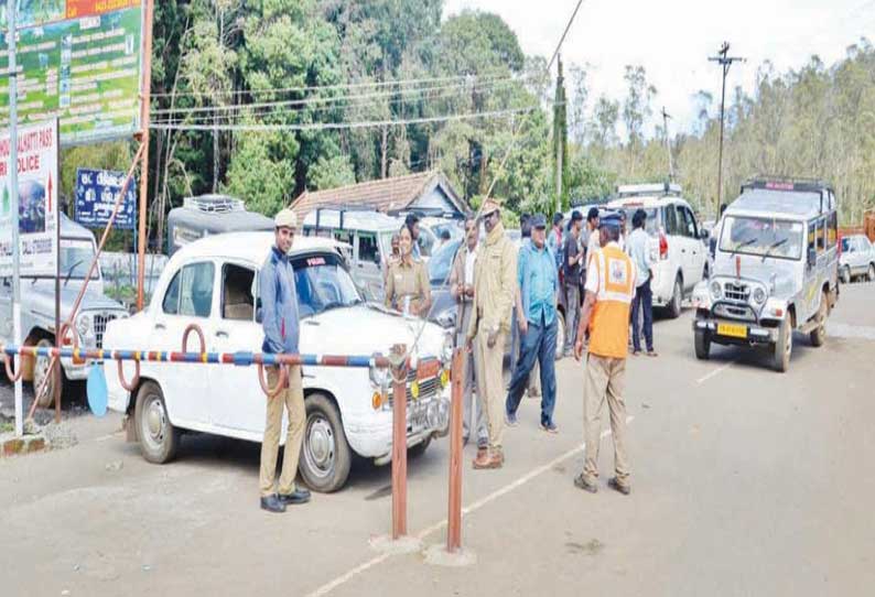 போலீசார் கெடுபிடி காரணமாக சாலையில் வாகனங்கள் நிறுத்தப்படுவதால் தலைகுந்தா மக்கள் பாதிப்பு