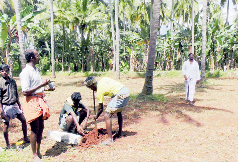 ராஜபாளையம்-செங்கோட்டை 4 வழிச்சாலை பணிக்காக அதிகாரிகள் நட்ட அளவு கற்களை பிடுங்கி வீசிய விவசாயிகள்