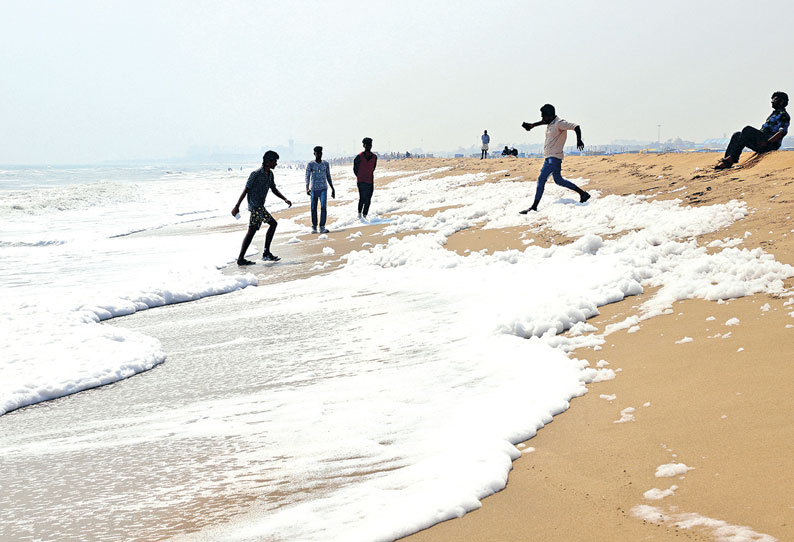 மெரினா கடற்கரை நுரையை மாசு கட்டுப்பாட்டு வாரியம் ஆய்வு அச்சப்படும் அளவில் இல்லை என தகவல்