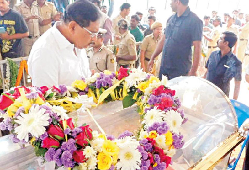 நடிகர் அம்பரீஷ் மறைவுக்கு குமாரசாமி உள்பட தலைவர்கள் இரங்கல் ‘திரையுலகிலும், அரசியலிலும் வெற்றிடத்தை ஏற்படுத்தி விட்டது’