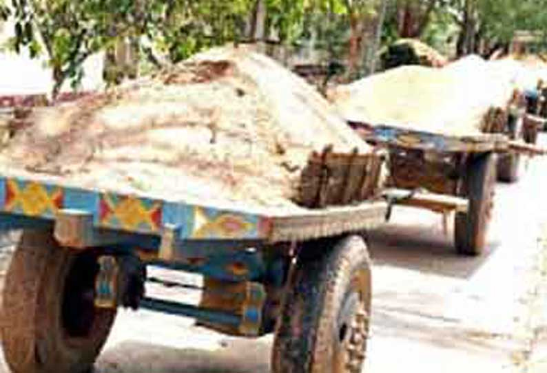 மணல் கடத்திய 12 மாட்டுவண்டிகள் பறிமுதல் - உரிமையாளர்களுக்கு போலீசார் வலைவீச்சு