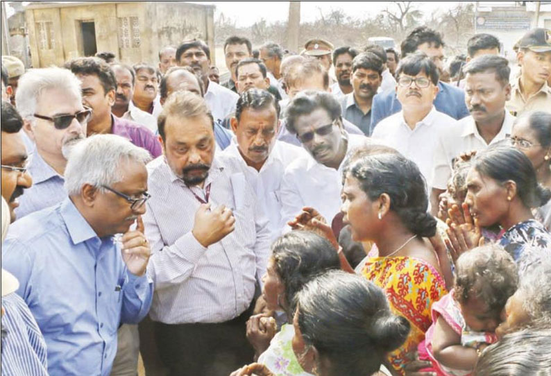 கஜா புயலால் பாதிக்கப்பட்ட பகுதிகளில் மத்திய குழுவினர் 3-வது நாளாக ஆய்வு நாகையில், பாதிக்கப்பட்டவர்கள் வீடு கட்டித்தர வலியுறுத்தல்