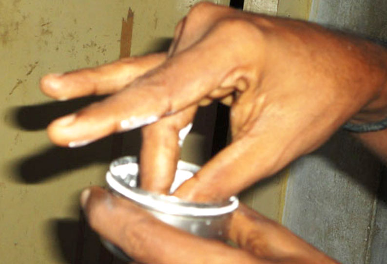 விபூதியை தொட்டு வைக்கும் விரல் விபூதியை தொட்டு வைக்கும் விரல்