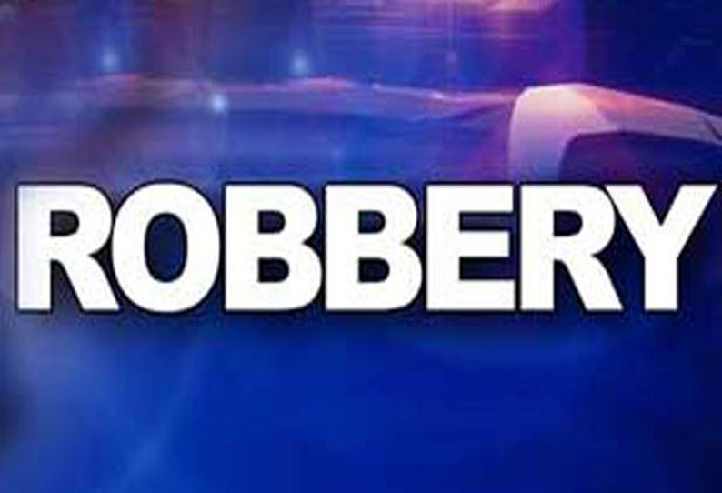 புனேயில் கடைக்காரரை தாக்கி ரூ.1 லட்சம் கொள்ளை போலீஸ் சீருடையில் வந்த கும்பலுக்கு வலைவீச்சு புனேயில் கடைக்காரரை தாக்கி ரூ.1 லட்சம் கொள்ளை போலீஸ் சீருடையில் வந்த கும்பலுக்கு வலைவீச்சு