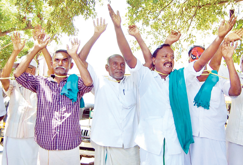 விவசாயிகள் கழுத்தில் தூக்கு கயிறு மாட்டி போராட்டம்