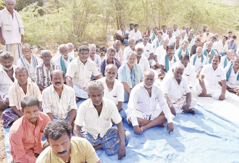 கடைமடை பகுதிக்கு தண்ணீர் வராததை கண்டித்து விவசாயிகள் உண்ணாவிரத போராட்டம்