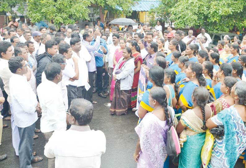 கோரிக்கைகளை வலியுறுத்தி ஆசிரியர்கள்-அரசு ஊழியர்கள் ஆர்ப்பாட்டம்