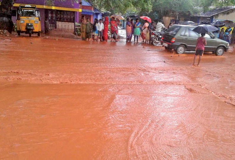 ஏர்வாடி அருகே பலத்த மழை: ஊருக்குள் புகுந்த தண்ணீர் பொதுமக்கள் அவதி