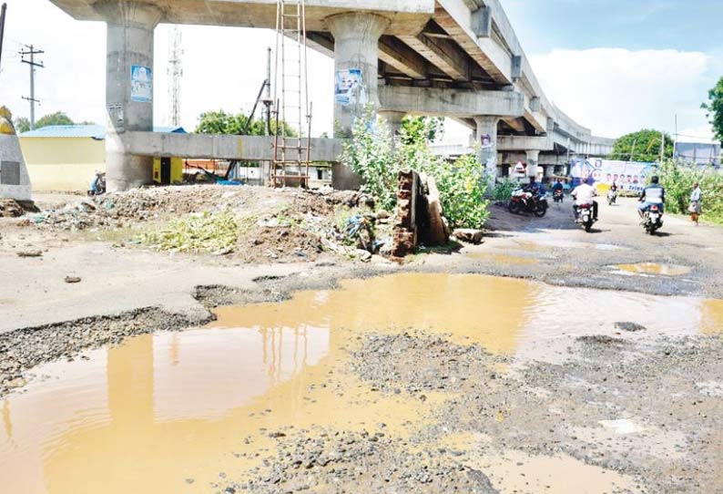 நாகையில் குண்டும், குழியுமான சாலை சீரமைக்கப்படுமா? பொதுமக்கள் எதிர்பார்ப்பு