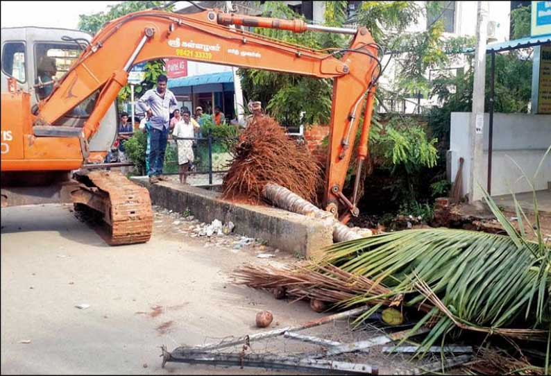 நாகமலைபுதுக்கோட்டை பகுதியில் ஓடை, கால்வாயில் ஆக்கிரமிப்புகள் அகற்றம்