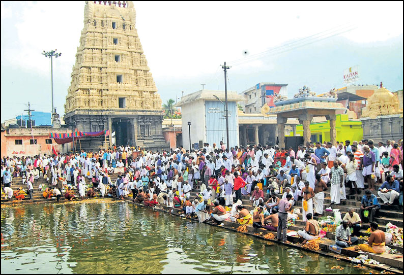 மகாளய அமாவாசை: திருவள்ளூர், காஞ்சீபுரத்தில் கோவில்களில் பக்தர்கள் குவிந்தனர்