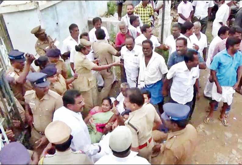 வேட்புமனு பட்டியலில் பெயர்கள் இல்லாததால் வேளாண்மை கூட்டுறவு சங்கத்தை முற்றுகை; 10 பேர் கைது