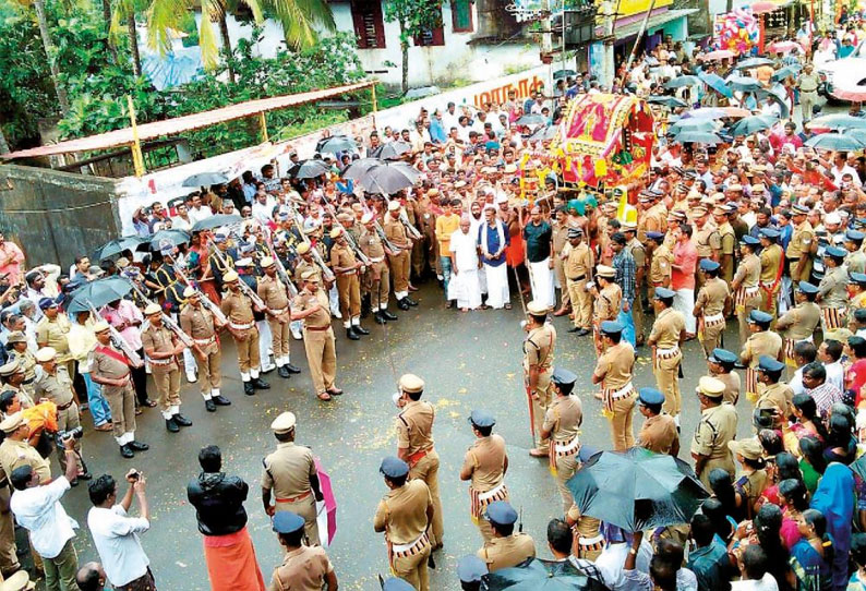 குமரி மாவட்ட சாமி சிலைகளுக்கு கேரள எல்லையில் வரவேற்பு