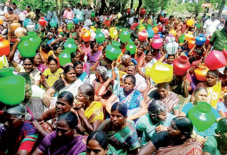 அமராவதி குடிநீர் மீண்டும் வழங்கக்கோரி தாராபுரம் சப்–கலெக்டர் அலுவலகத்தை முற்றுகையிட்ட பெண்கள்