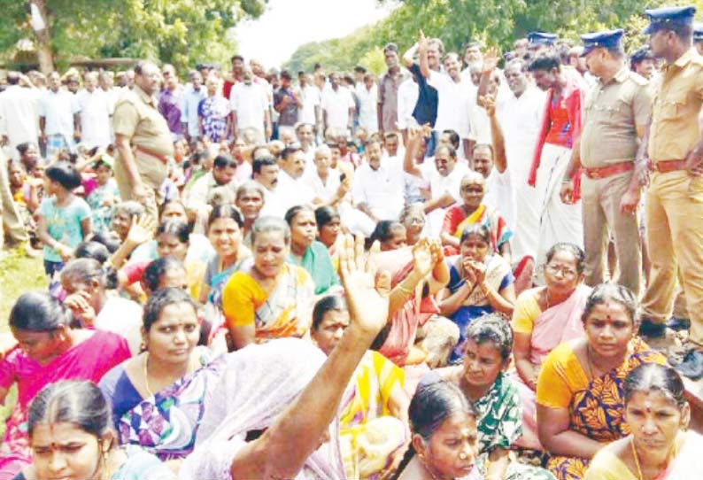 மல்லியம் ரெயில் நிலையத்தை மீண்டும் திறக்க வலியுறுத்தி பொதுமக்கள், ரெயில் மறியல் 97 பேர் கைது