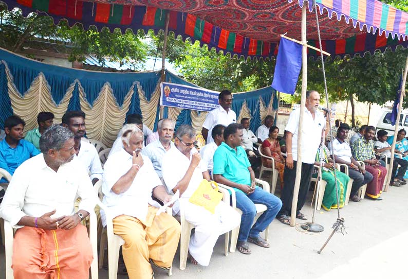 சபரிமலை தீர்ப்பை மறுபரிசீலனை செய்யக்கோரி அய்யப்ப பக்தர்கள் உண்ணாவிரதம்