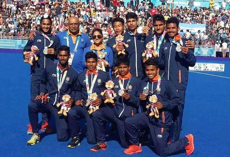 இளையோர் ஒலிம்பிக் போட்டி: இறுதிப்போட்டியில் இந்திய ஆக்கி அணிகள் தோல்வி - வெள்ளிப்பதக்கம் வென்றது
