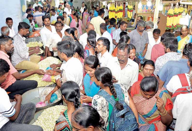 ஆயுதபூஜையை முன்னிட்டு திருப்பூர் மார்க்கெட்டில் பூக்கள் விலை உயர்வு