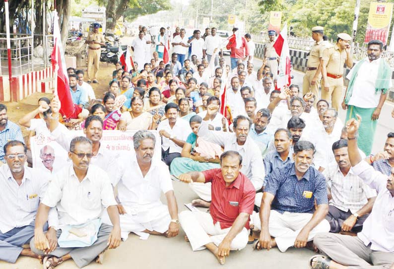 30 அம்ச கோரிக்கைகளை வலியுறுத்தி ரேஷன்கடை பணியாளர்கள் மறியல்; 94 பேர் கைது