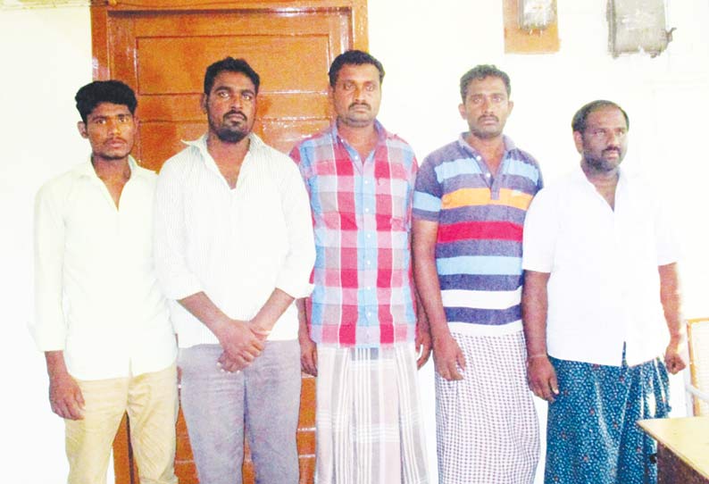 வேன் டிரைவர் அடித்துக்கொலை: காதலியின் தந்தை உள்பட 5 பேர் கைது