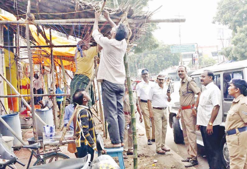 தஞ்சை கடைகளில் ஆக்கிரமிப்புகள் அகற்றம் நெடுஞ்சாலைத்துறை அதிகாரிகள் அதிரடி