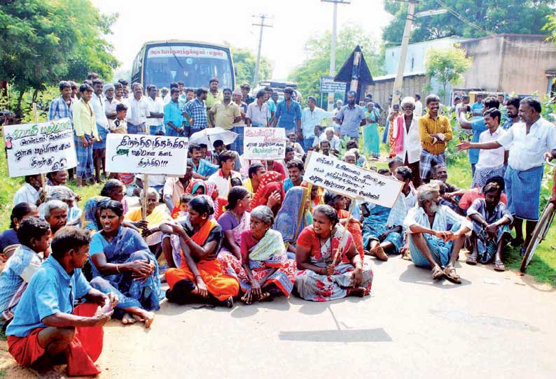 போராட்டம் நடத்தி மூடிய டாஸ்மாக் கடையை திறக்க கோரி மறியல்