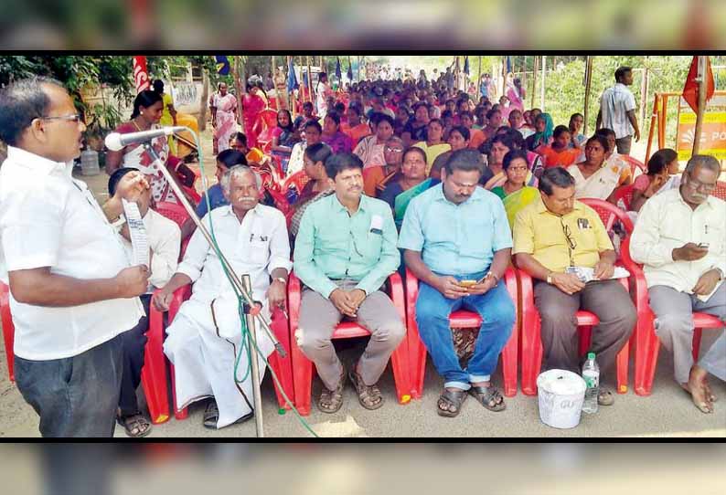 தர்மபுரியில் சத்துணவு ஊழியர்கள் காத்திருப்பு போராட்டம்