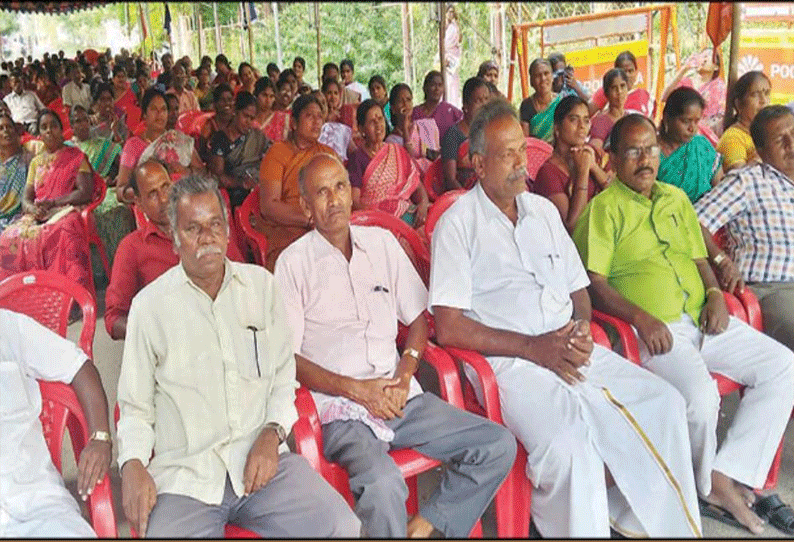 தர்மபுரி கலெக்டர் அலுவலகம் முன்பு சத்துணவு ஊழியர்கள் 2-வது நாளாக காத்திருப்பு போராட்டம்