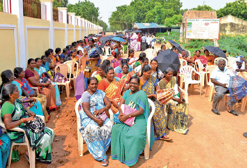 தூத்துக்குடி கலெக்டர் அலுவலகத்தில் சத்துணவு ஊழியர்கள் 3-வது நாளாக காத்திருப்பு போராட்டம்