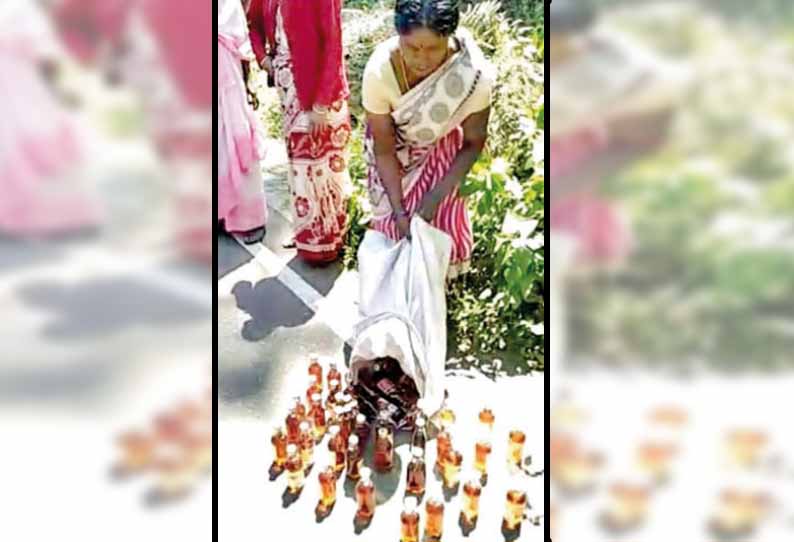 கொடைக்கானல் அருகே பரபரப்பு: மதுபாட்டில்களை சாலையில் உடைத்து பெண்கள் போராட்டம்