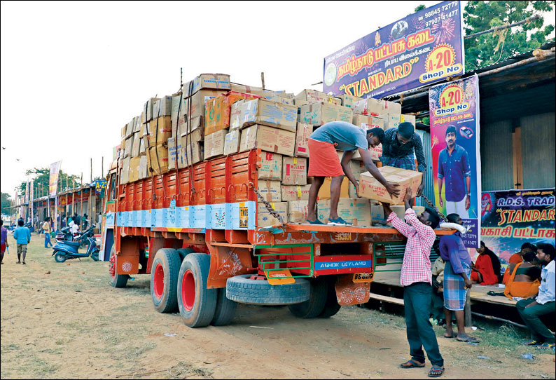 70 கடைகள் அமைக்கப்பட்டுள்ளன: தீவுத்திடலில் பட்டாசு விற்பனை இன்று தொடங்குகிறது