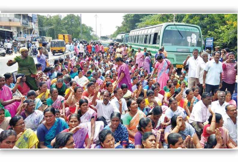 தர்மபுரி கலெக்டர் அலுவலகம் முன்பு சத்துணவு ஊழியர்கள் சாலைமறியல் : 324 பேர் கைது