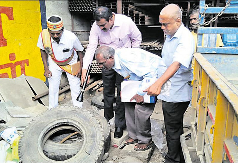 டெங்கு கொசு ஒழிப்பு பணிகள்:  வாலாஜாபாத் பேரூராட்சியில் கலெக்டர் ஆய்வு