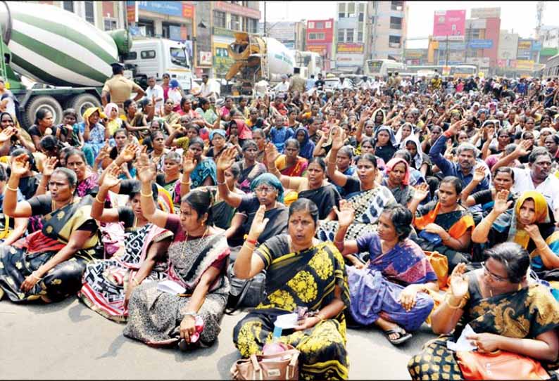 பல்வேறு கோரிக்கைகளை வலியுறுத்தி சத்துணவு ஊழியர்கள் 3-வது நாளாக சாலை மறியல்: 653 பேர் கைது