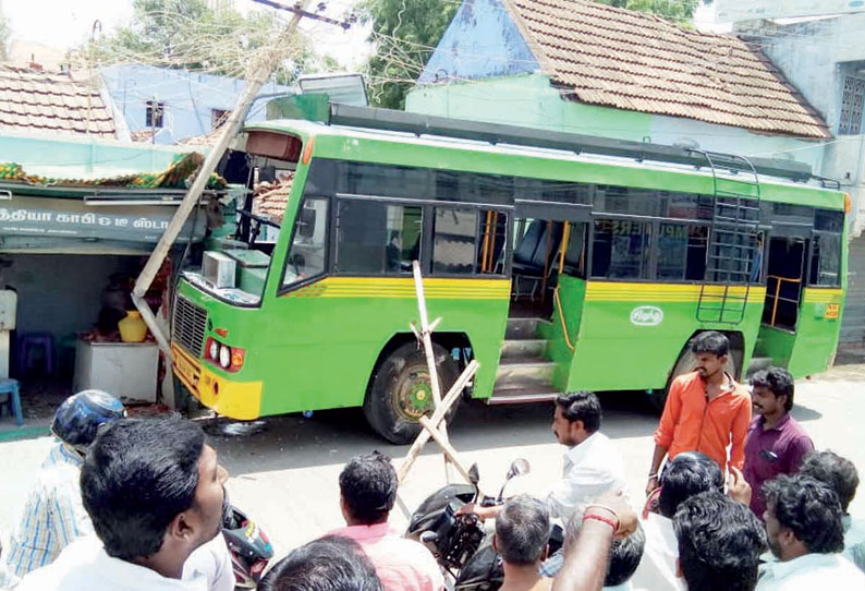 திசையன்விளையில் பரிதாபம் மினி பஸ் மோதி தொழிலாளி பலி டிரைவர் கைது