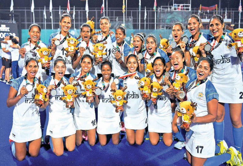 இந்திய பெண்கள் ஆக்கி அணிக்கு வெள்ளிப்பதக்கம் இறுதிப்போட்டியில் ஜப்பானிடம் தோல்வி