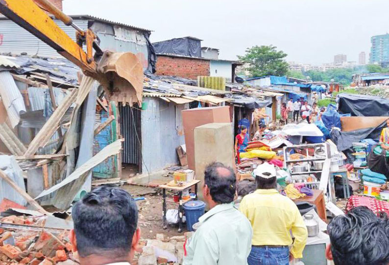 காட்கோபர் - மான்கூர்டு லிங் ரோட்டில் 430 ஆக்கிரமிப்பு குடிசை வீடுகள் இடித்து அகற்றம்