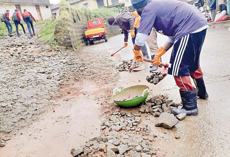 வெள்ளம்- நிலச்சரிவால் உருக்குலைந்த குடகு மாவட்டத்திற்கு சுற்றுலா வர 9-ந்தேதி வரை தடை நீடிப்பு கலெக்டர் ஸ்ரீவித்யா தகவல்