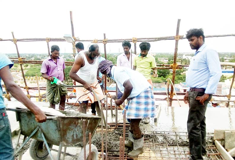 சமயபுரம் மாரியம்மன் கோவில் ராஜகோபுரத்தின் 4-ம் நிலையில் கான்கிரீட் போடும் பணி நிறைவு