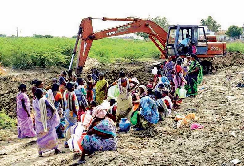 கண்மாய் மராமத்து பணியின் போது குடிநீர் குழாய்கள் சேதம், பெண்கள் போராட்டம்