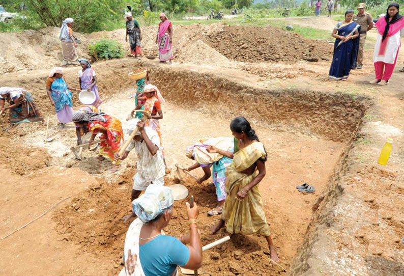 சேந்தமங்கலம் அருகே ரூ.2.11 கோடி மதிப்பில் வளர்ச்சி திட்ட பணிகள்